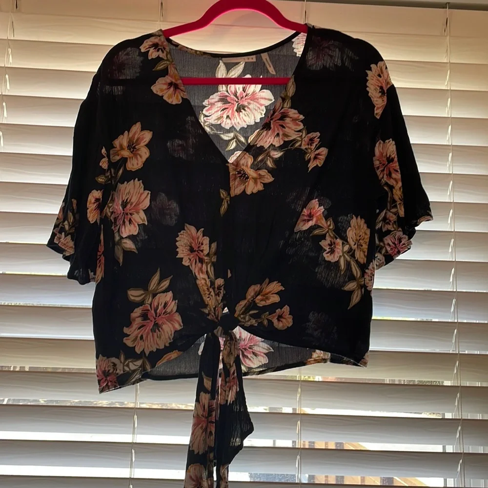 Floral top - Picture 1 of 2